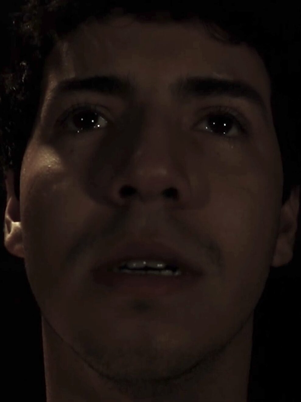 Chris Alvedoy Drama Cortometraje Bajo los focos Cine